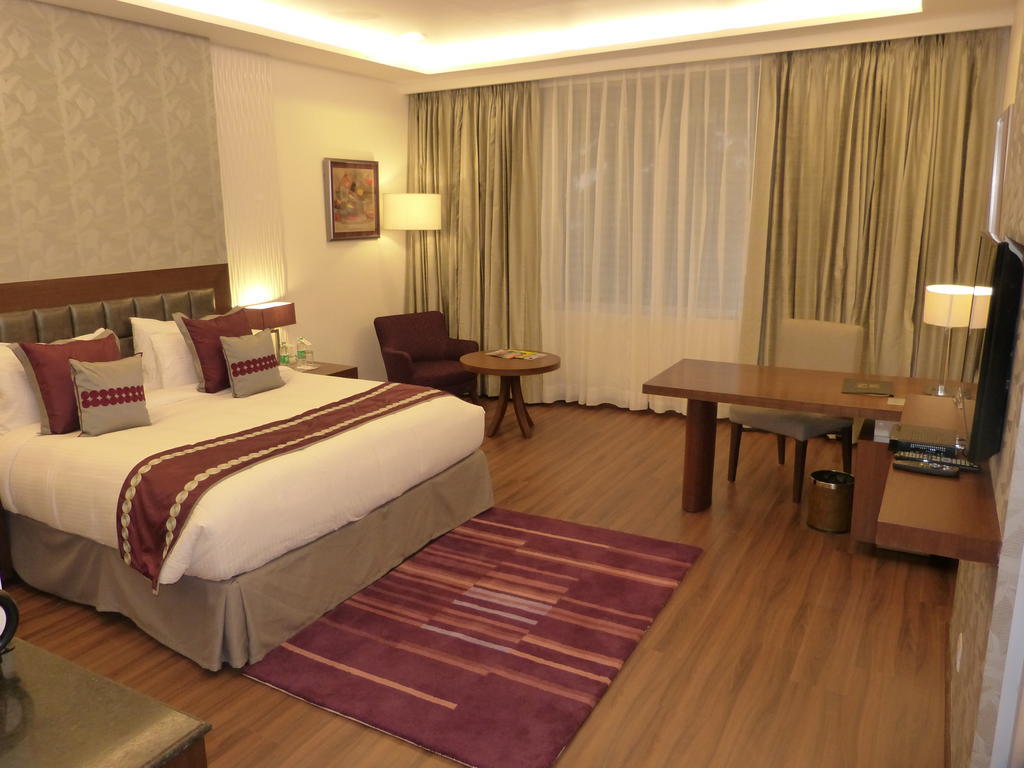 32Nd Milestone Hotell Gurgaon Rum bild
