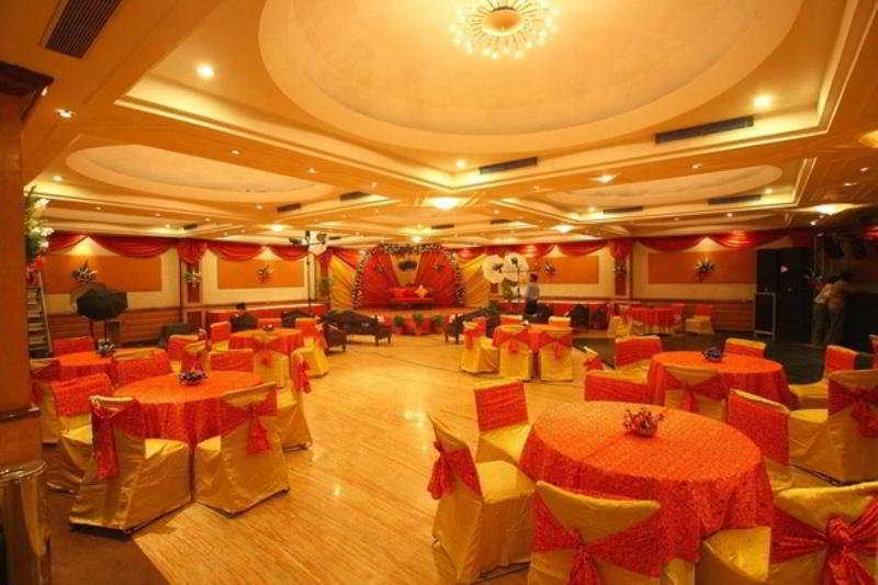 32Nd Milestone Hotell Gurgaon Restaurang bild