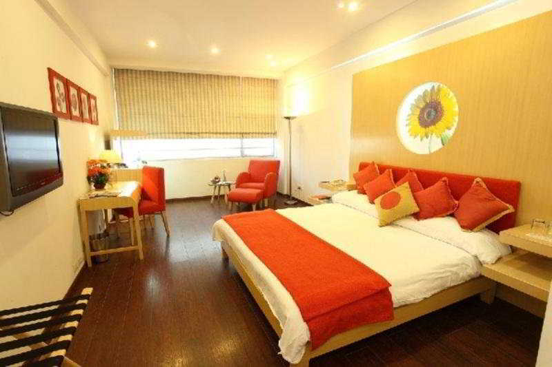 32Nd Milestone Hotell Gurgaon Exteriör bild